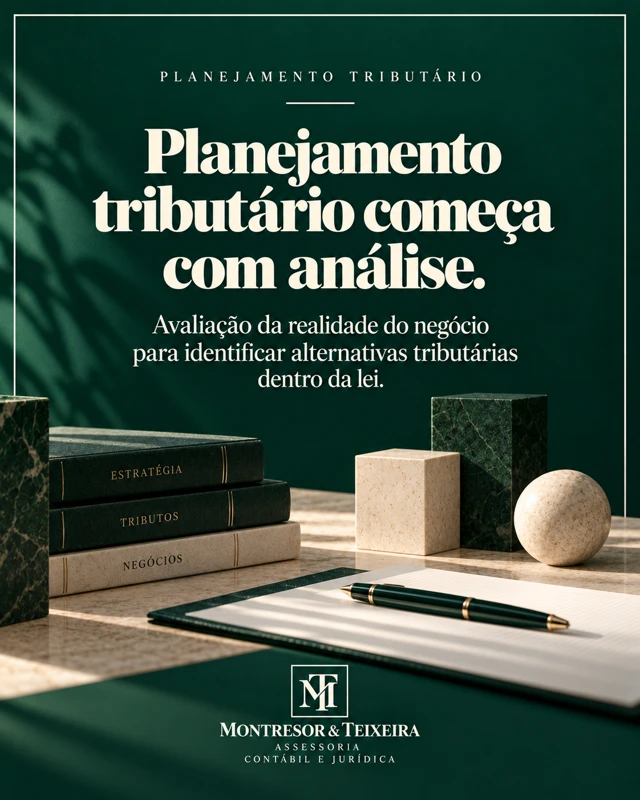 Anúncio verde com formas geométricas e a chamada Planejamento tributário começa com análise.